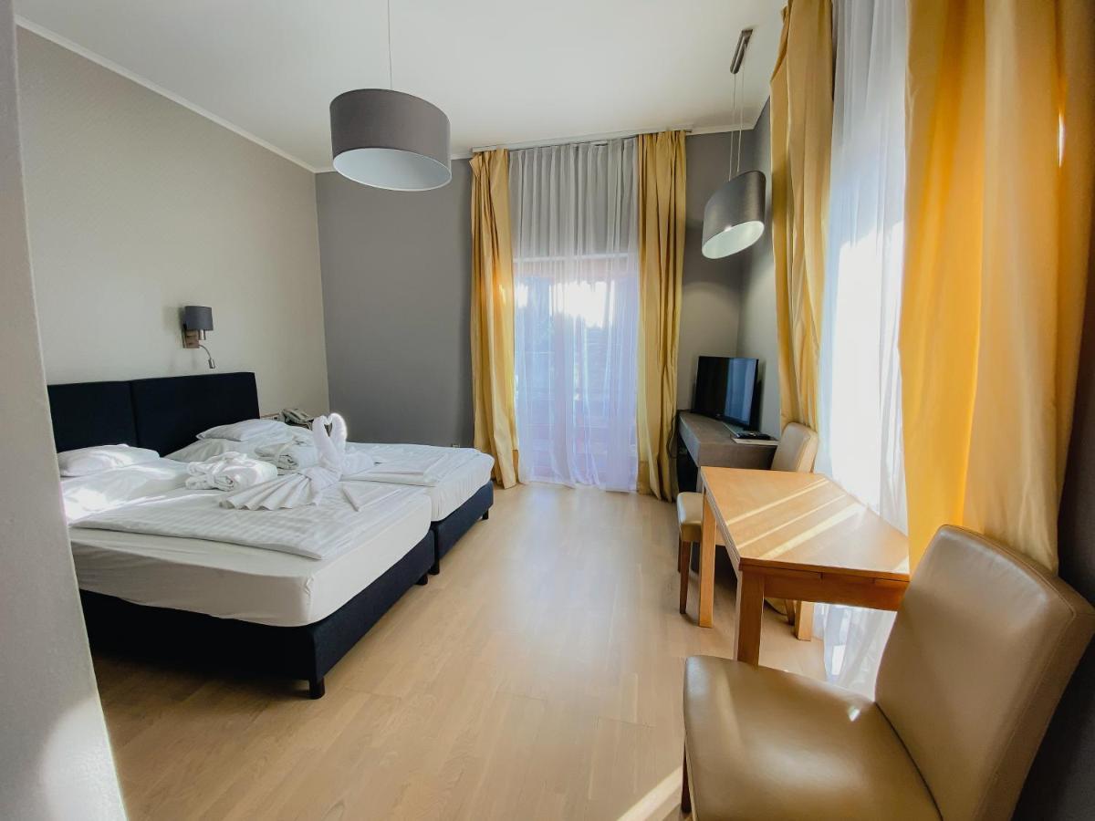 Royal Mediterran Siófok Exterior foto