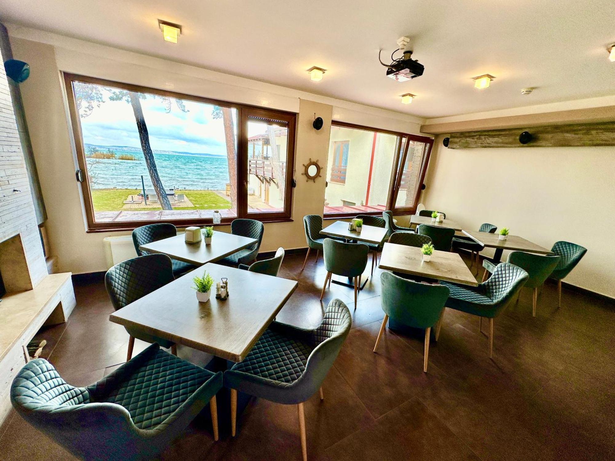 Royal Mediterran Siófok Exterior foto